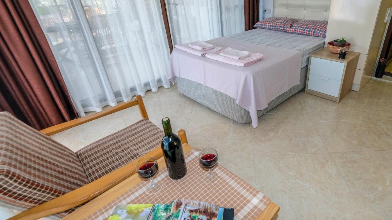 قرابورون Teras Butik Apart المظهر الخارجي الصورة